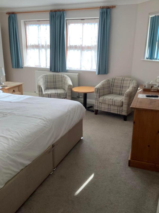 New Overlander Inn Penally Buitenkant foto