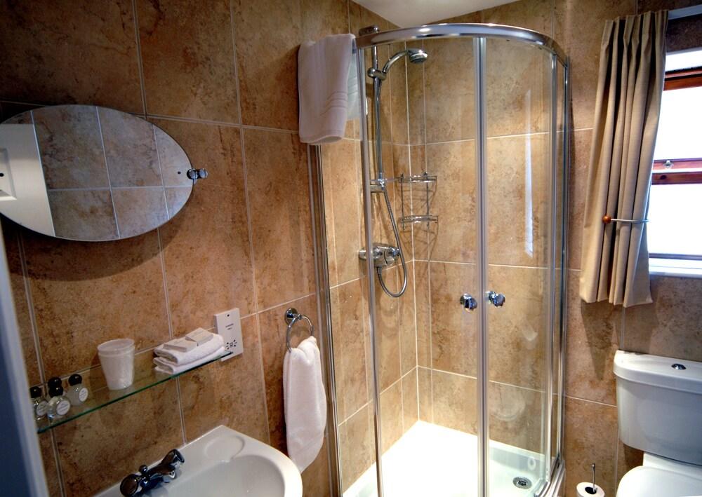 New Overlander Inn Penally Buitenkant foto