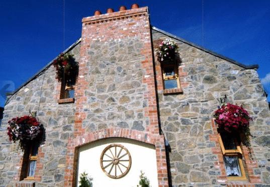 New Overlander Inn Penally Buitenkant foto